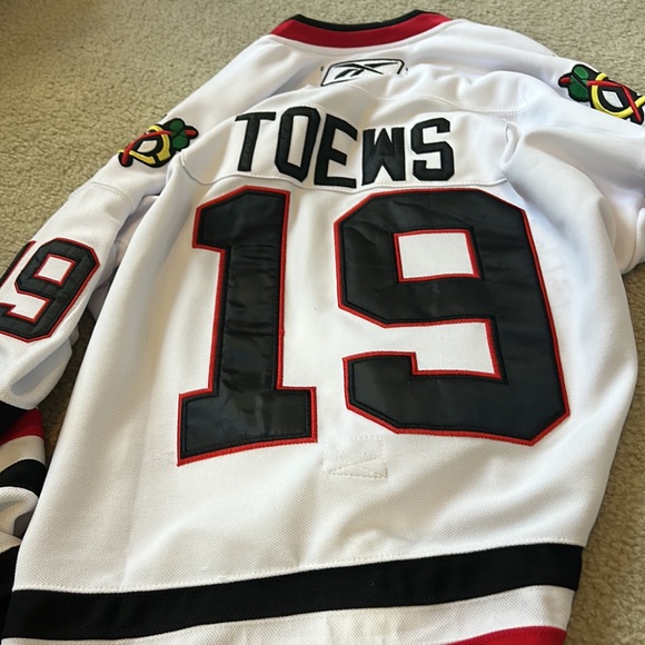 COPY - Jonathan Toews Blackhawks Jersey Size 52.   SC and C Patch.  white jersey - Picture 3 of 4
